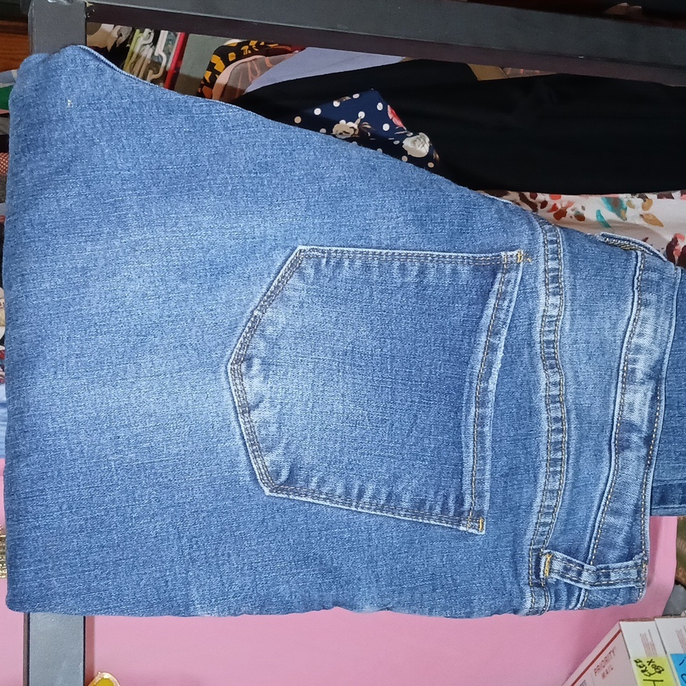 SONG Jeans